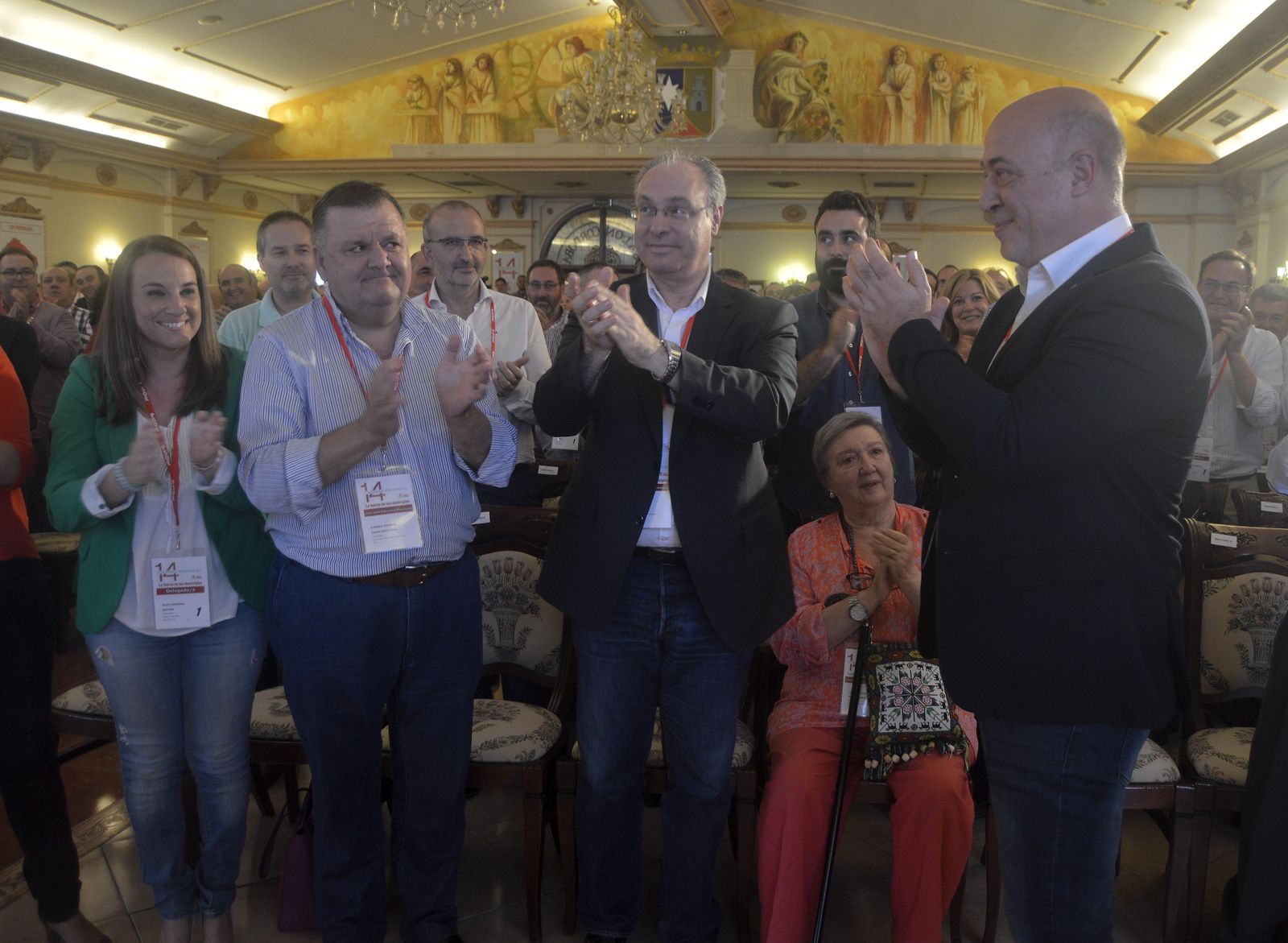 Aplausos cerrados tras la designación de Antonio Ruiz, a la derecha, como secretario provincial.