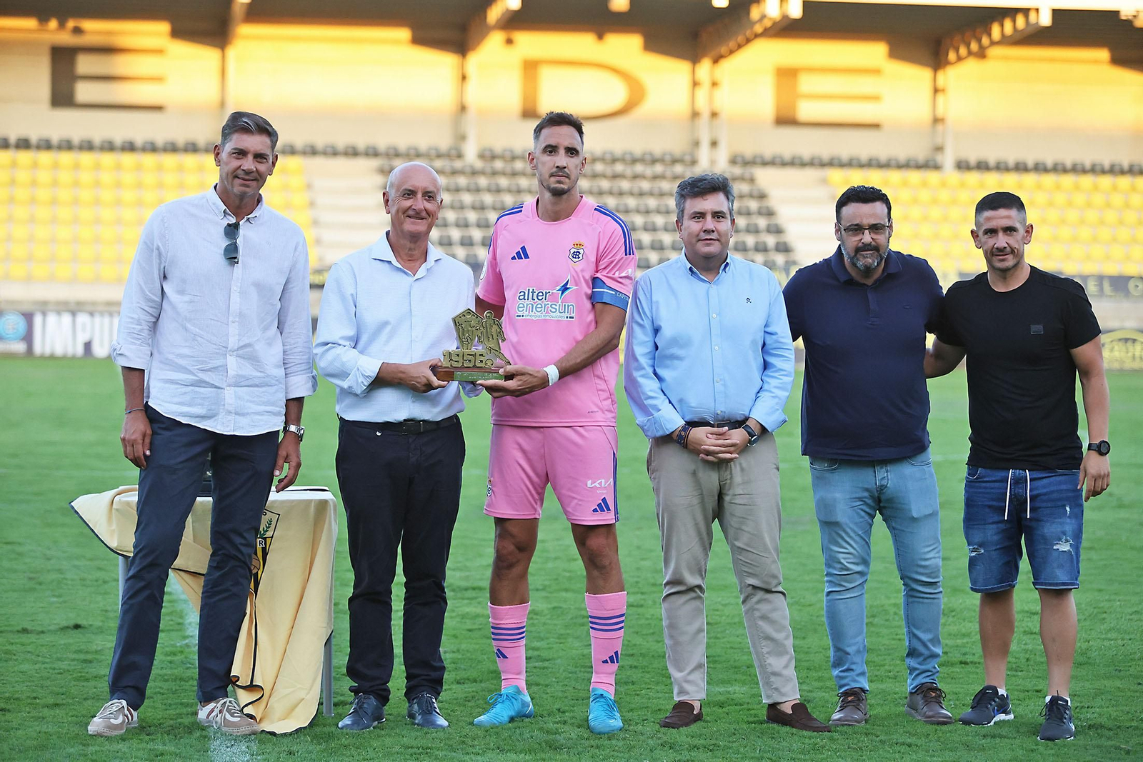 Imágenes del Trofeo de la Bella entre el San Roque de Lepe y el Recreativo de Huelva