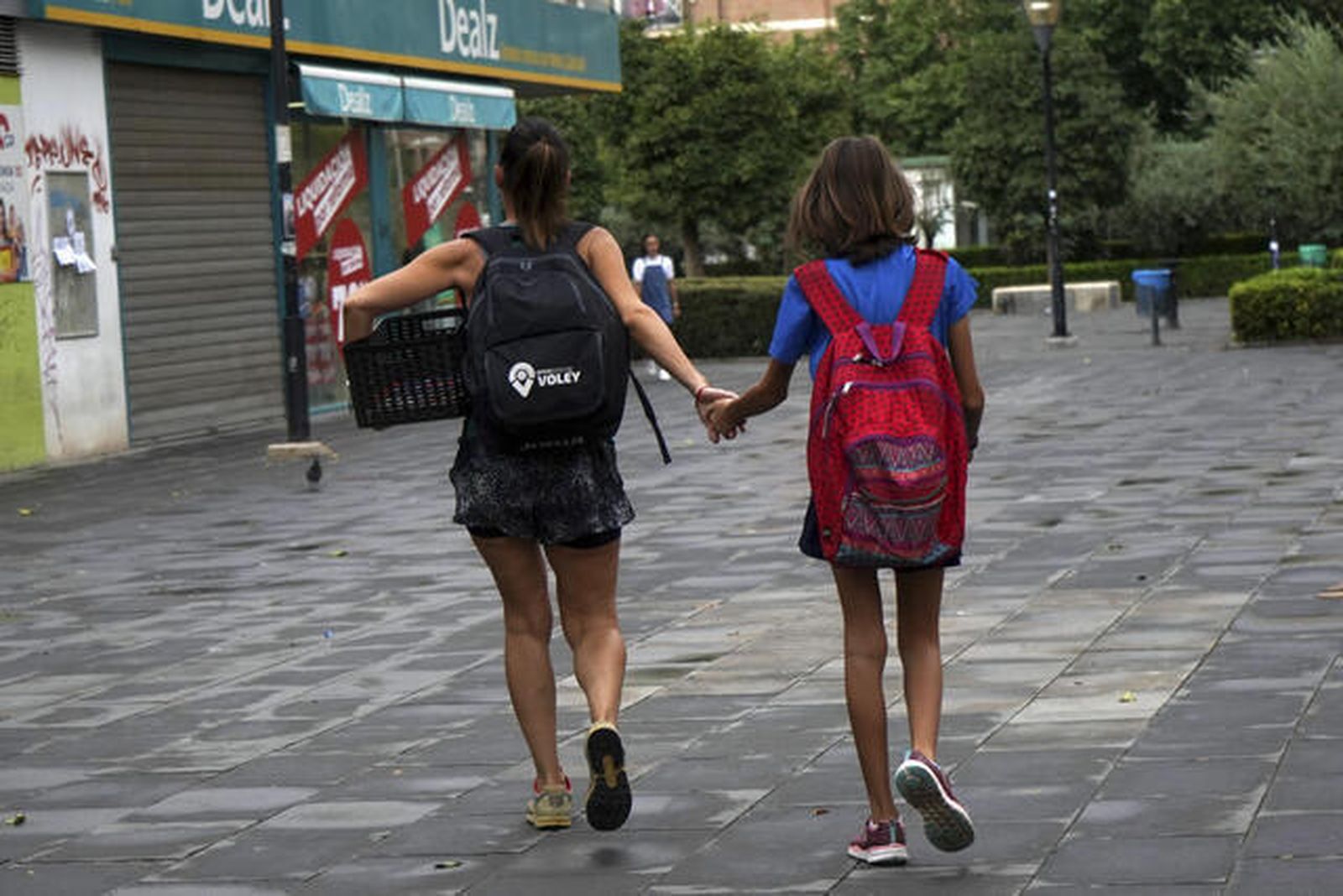 Es tiempo de volver a cargar las mochilas... con libros