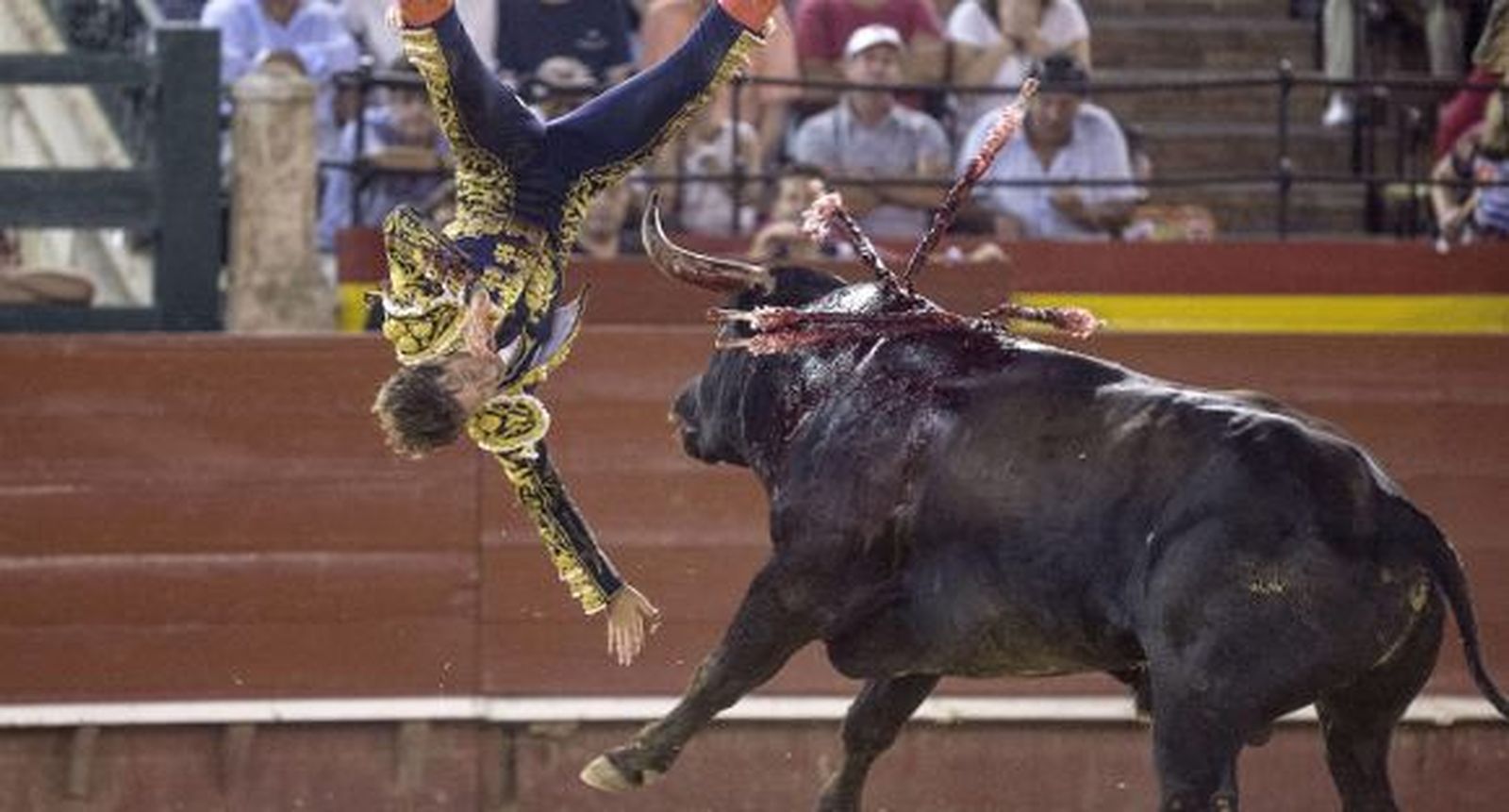 Rafaelillo pierde la Puerta Grande por el desacierto con la espada