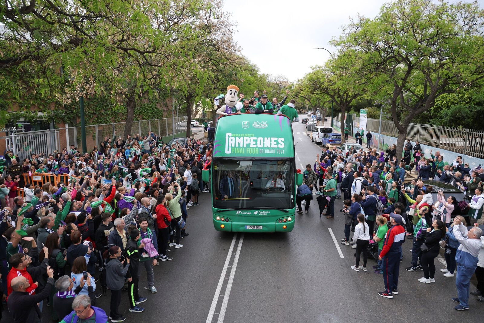 El Unicaja celebra en las calles de Málaga el título de la BCL