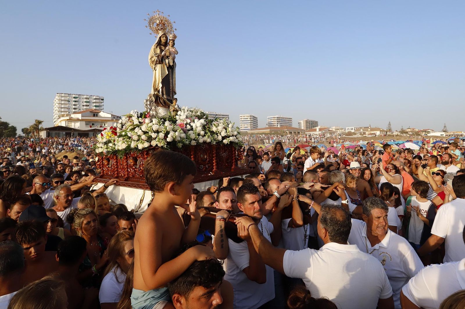 Imágenes de la procesión de la Virgen del Carmen en Punta Umbría