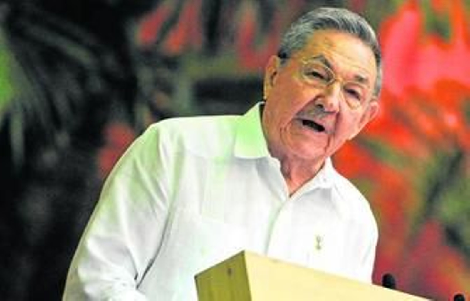 Raúl Castro se dirige al Parlamento cubano.