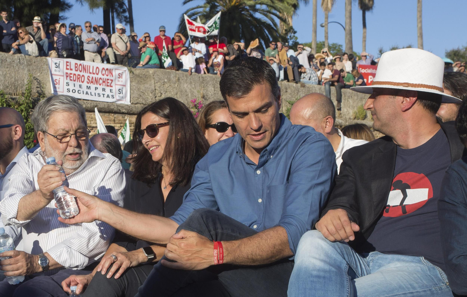 El acto de campaña de Pedro Sánchez en Sevilla, en imágenes