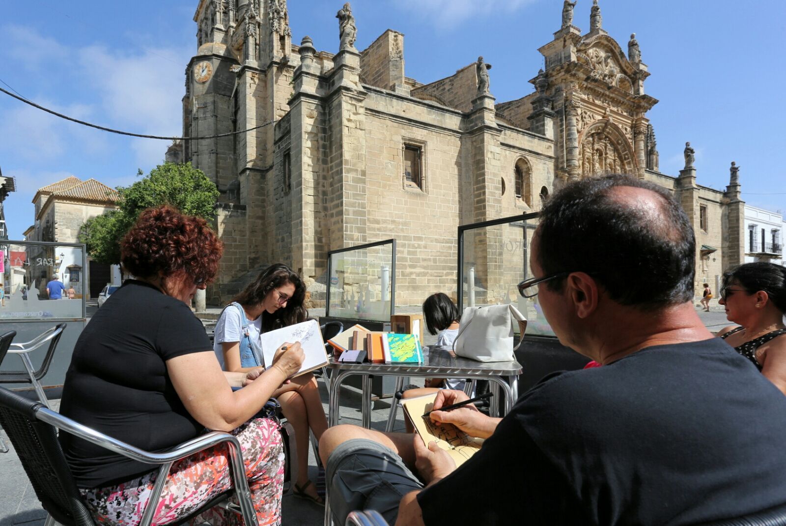 Un grupo de sketchers cargados de creatividad  capturaron instantes en la quedada pictórica.