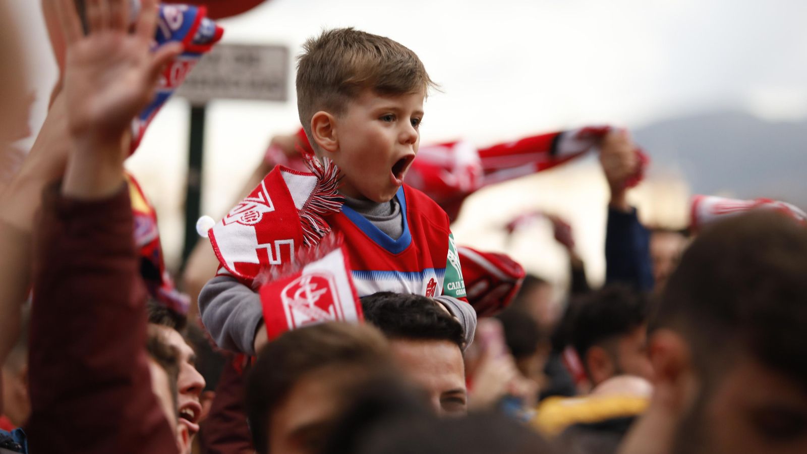 Un joven aficionado rojiblanco no olvidará el duelo vivido en Los Cármenes ante el Athletic Club.