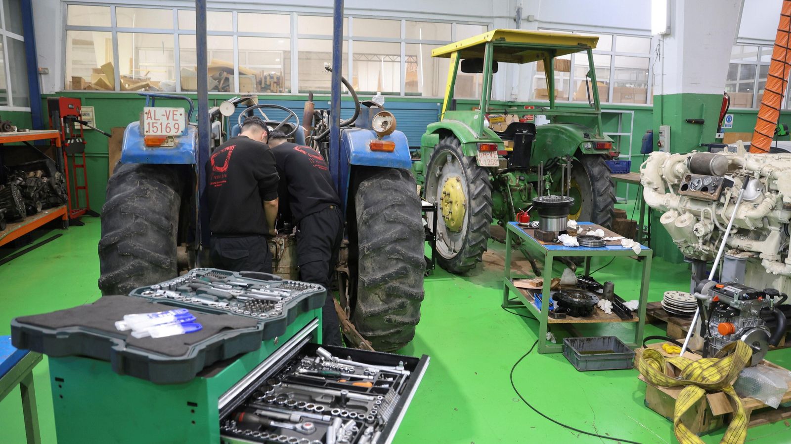 Estudiantes de Maquinaria del IES La Rosaleda.