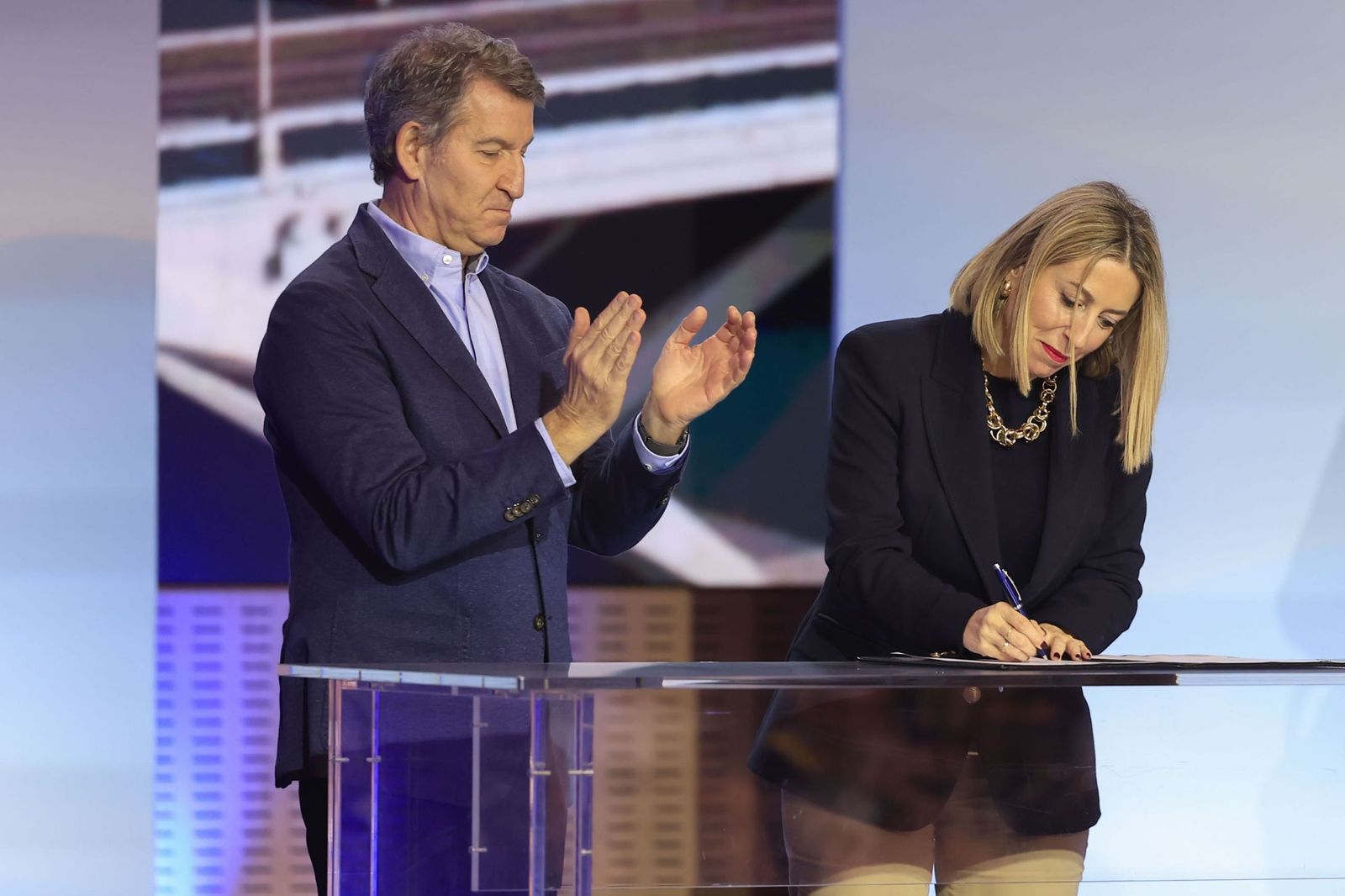 Alberto Núñez Feijóo y María Guardiola, en un acto el pasado domingo en Zaragoza.