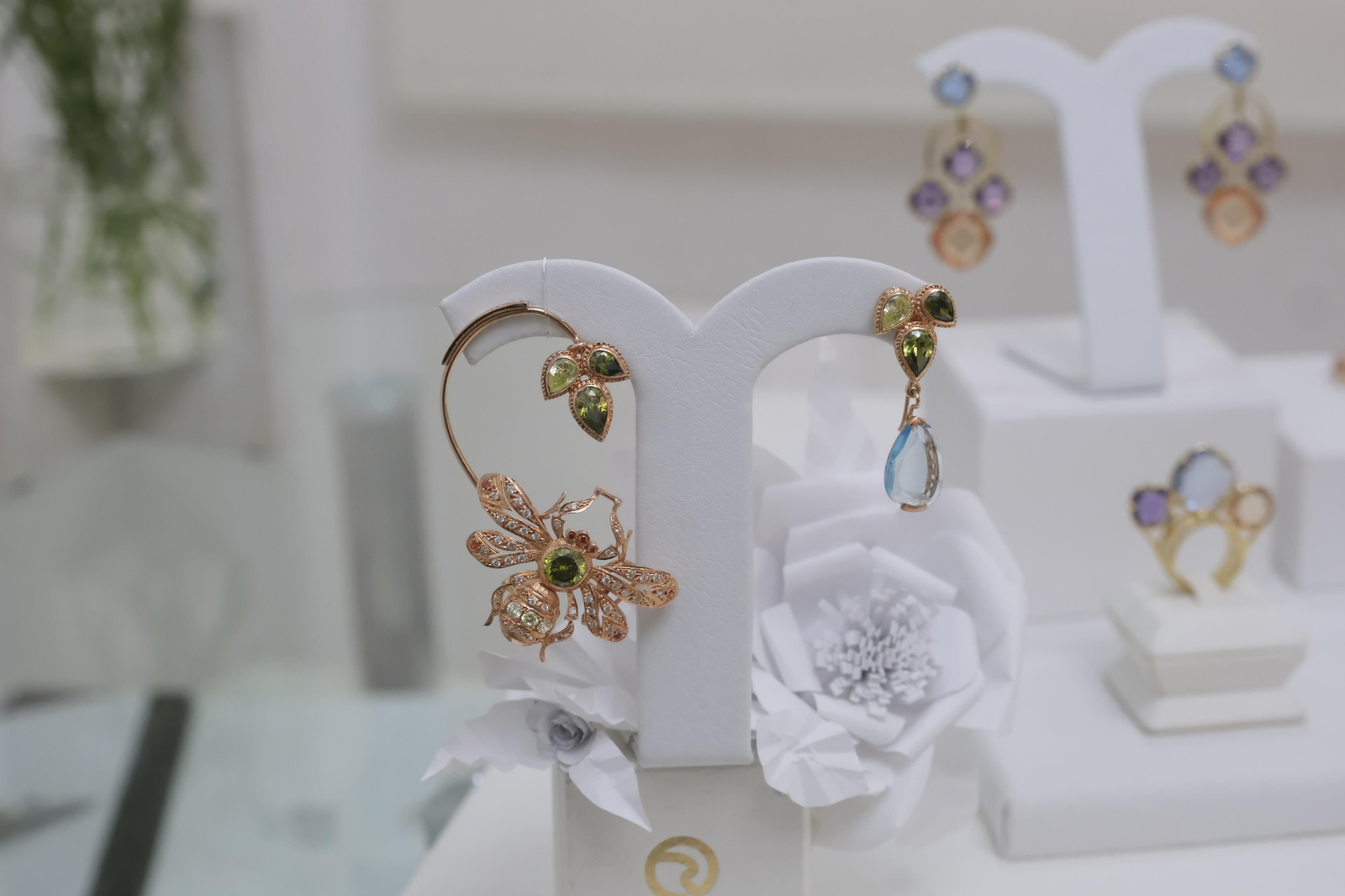 Entramos en el espectacular atelier del diseñador de joyas Cisco Romero, en fotos