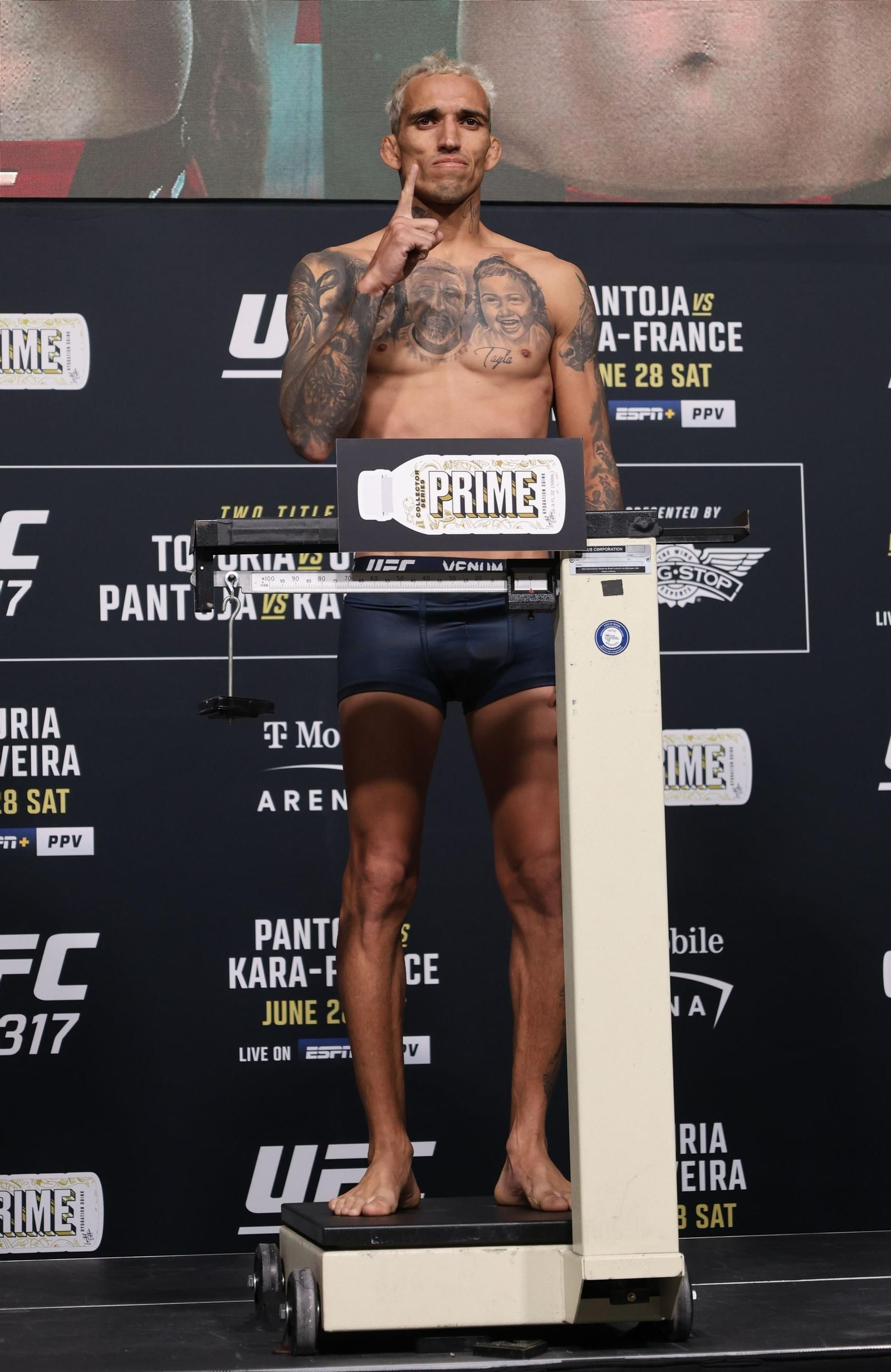 Las fotos del triunfo de Topuria ante Oliveira