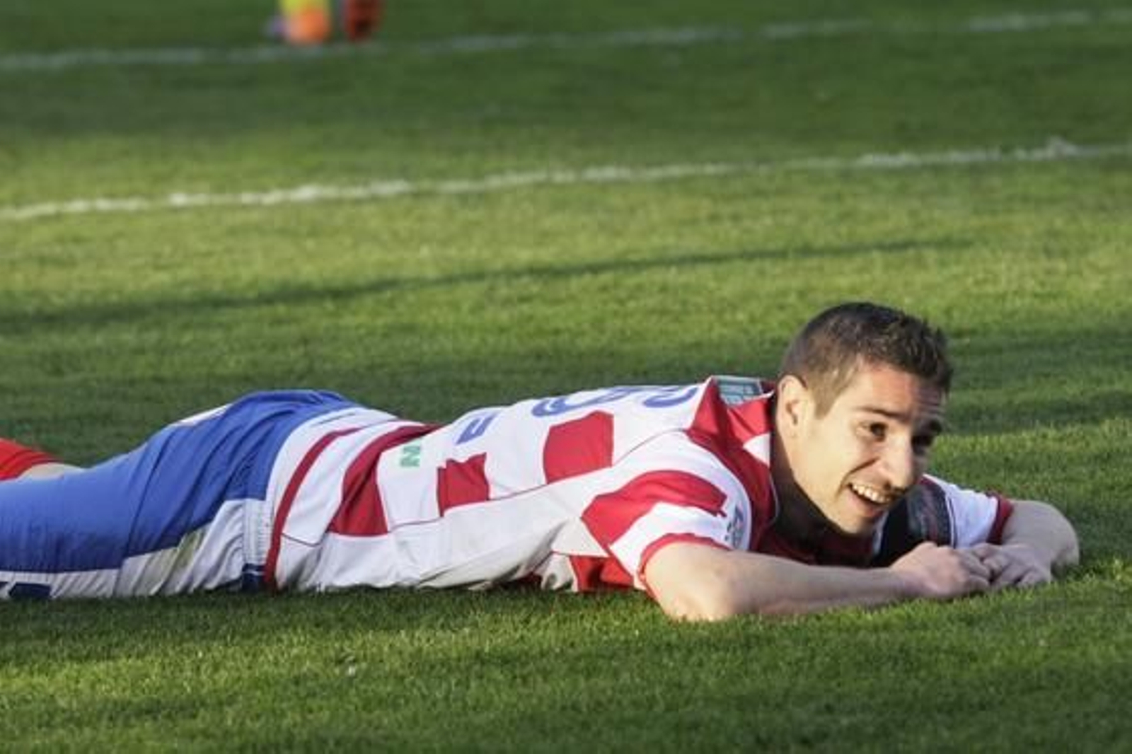 El Granada gana en casa a Las Palmas pese a jugar con diez toda la segunda parte. / Miguel Rodríguez