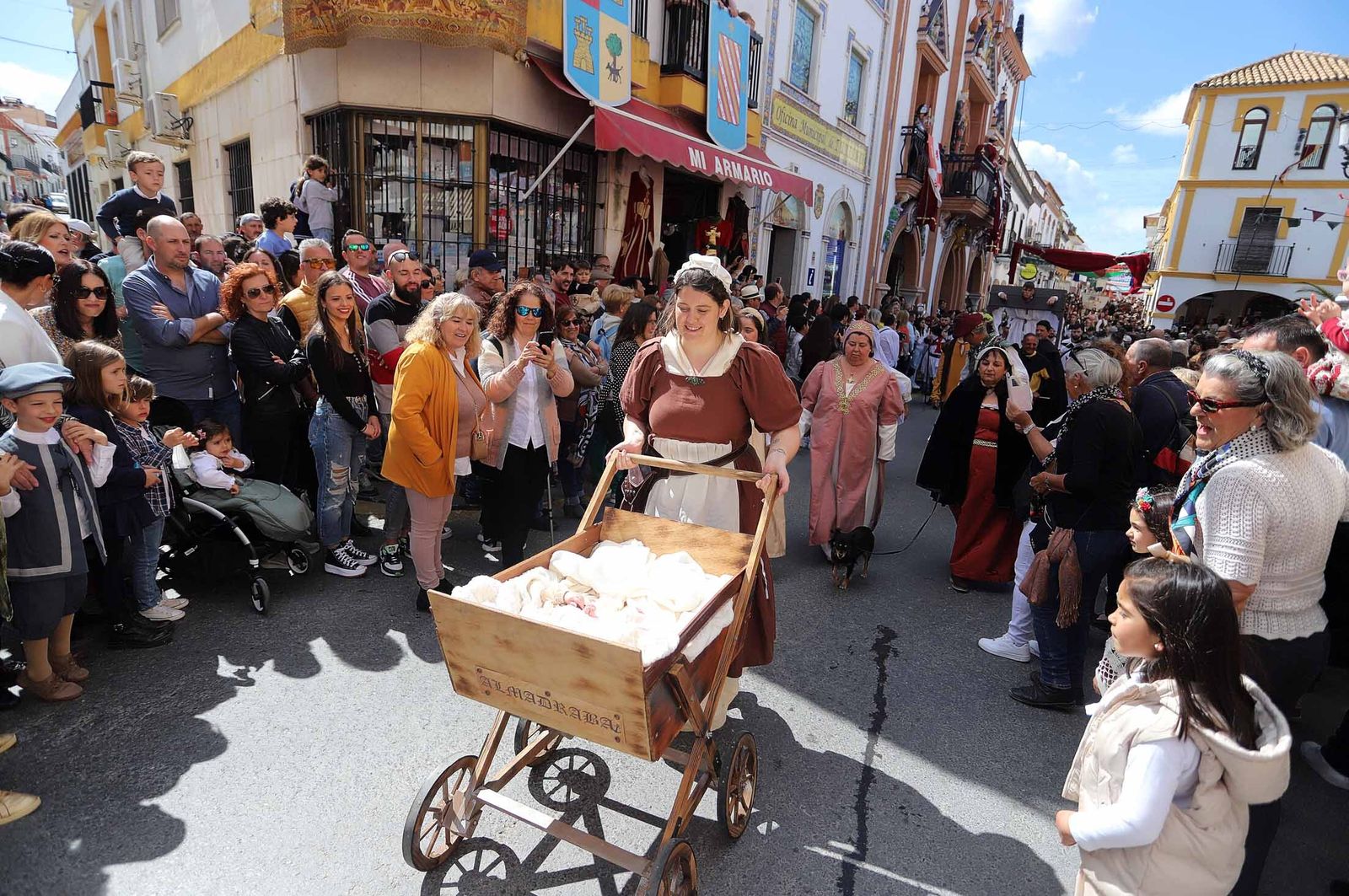 Imágenes del gran ambiente en la Feria Medieval de Palos de la Frontera, Huelva