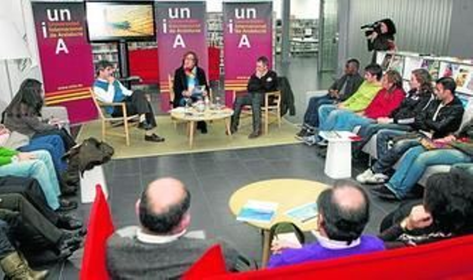 Un instante del debate liderado por Querol y Stein, moderado por la directora de la Unia, Yolanda Pelayo.