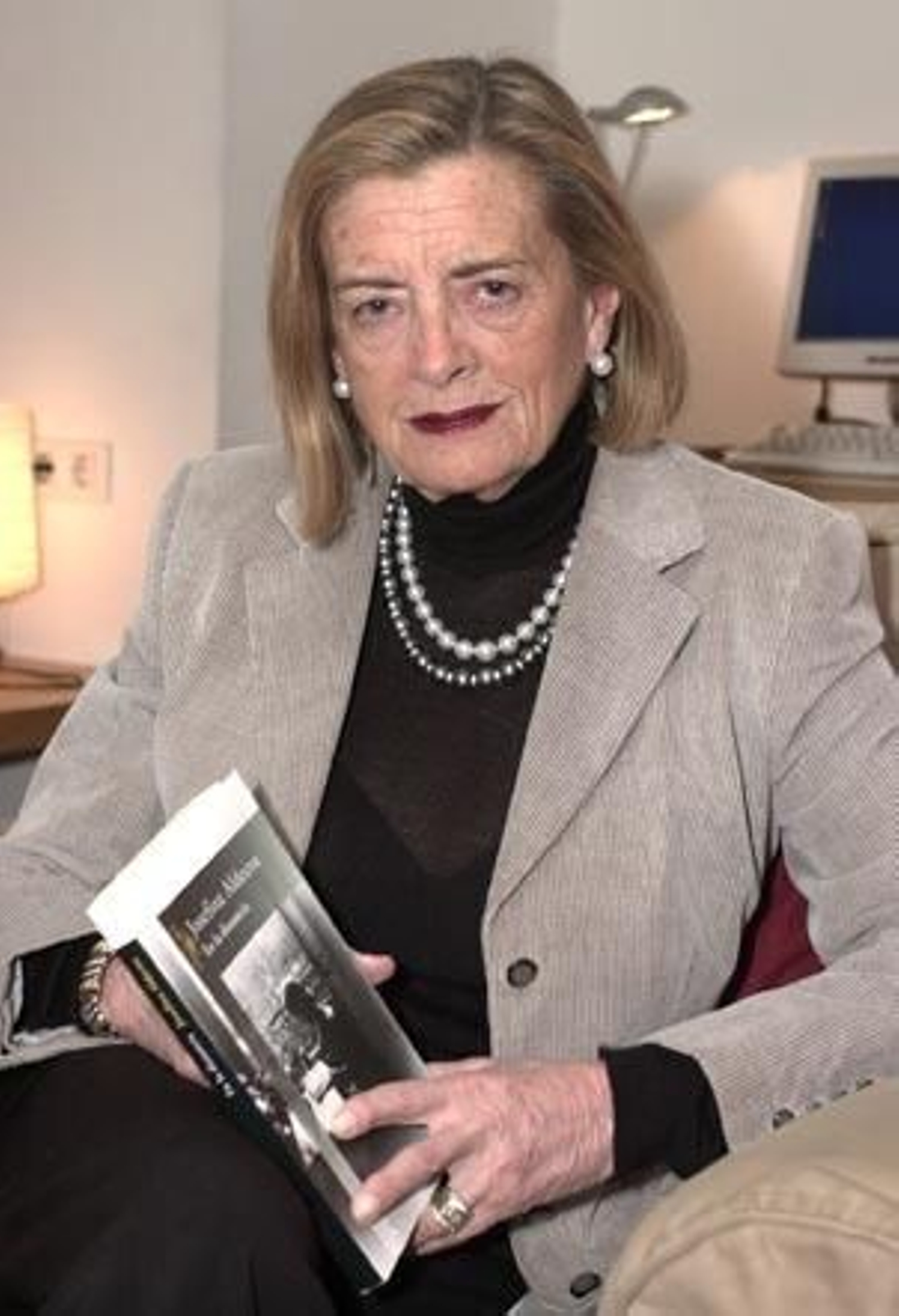 Muere a los 85 años la escritora Josefina Aldecoa