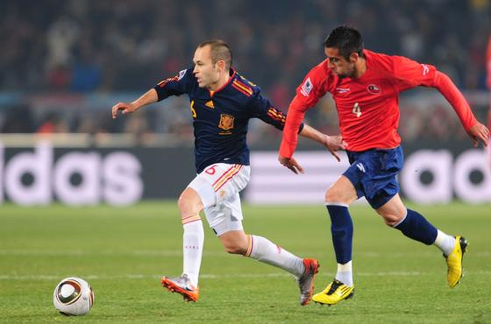 Iniesta volvía al once titular tras su ausencia en el segundo encuentro. / Reportaje gráfico: EFE, Reuters, AFP.