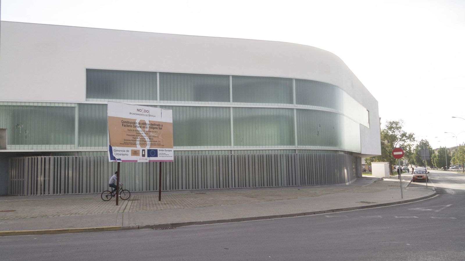 Exterior de la Factoría Cultural del Polígono Sur, sede presencial del congreso.