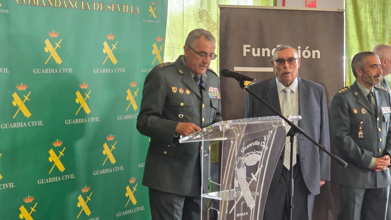 Reconocimiento al guardia de más edad de Sevilla, Andrés Palomo.
