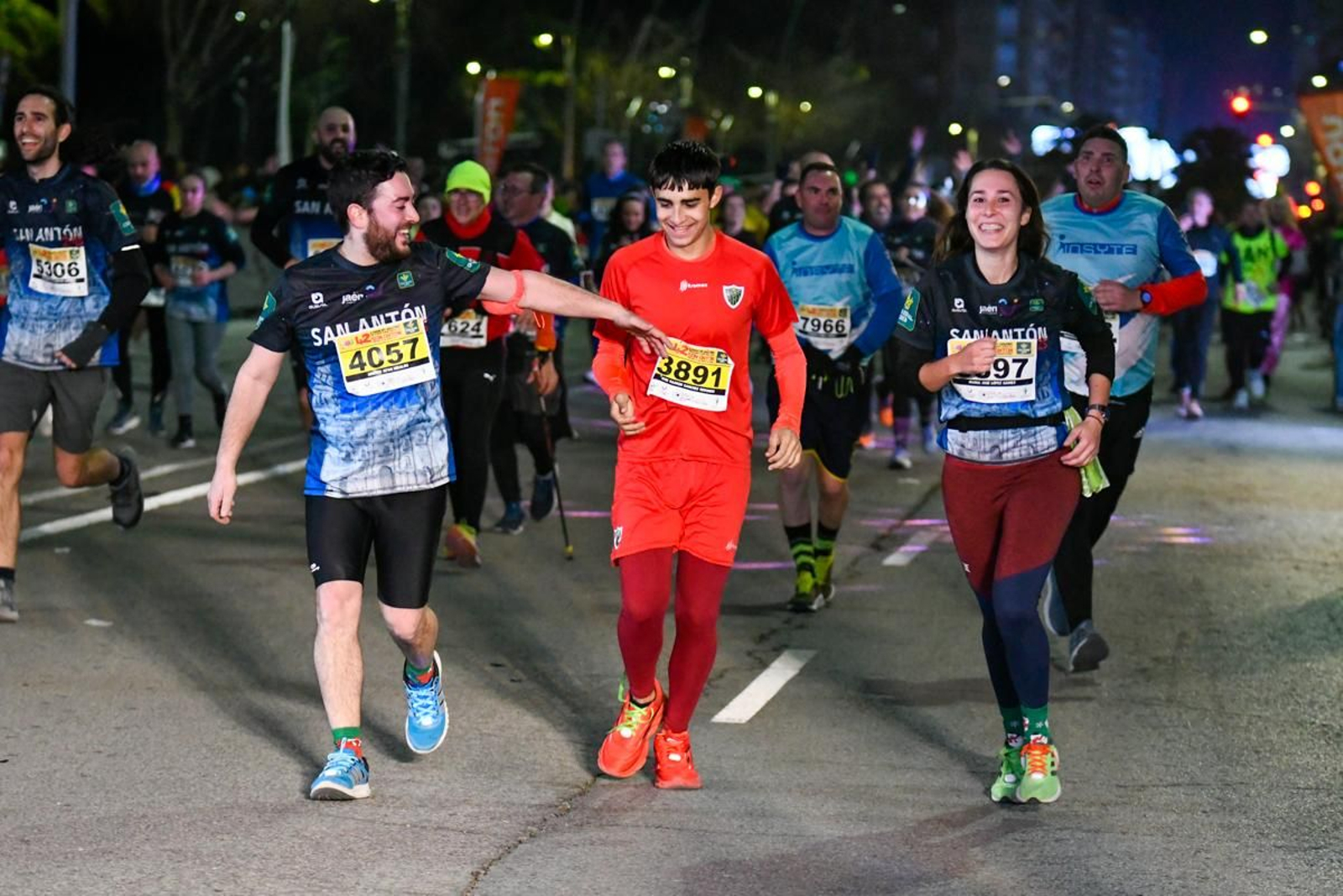 En imágenes: búscate en tu llegada a meta de la Carrera de San Antón 2025 (12)