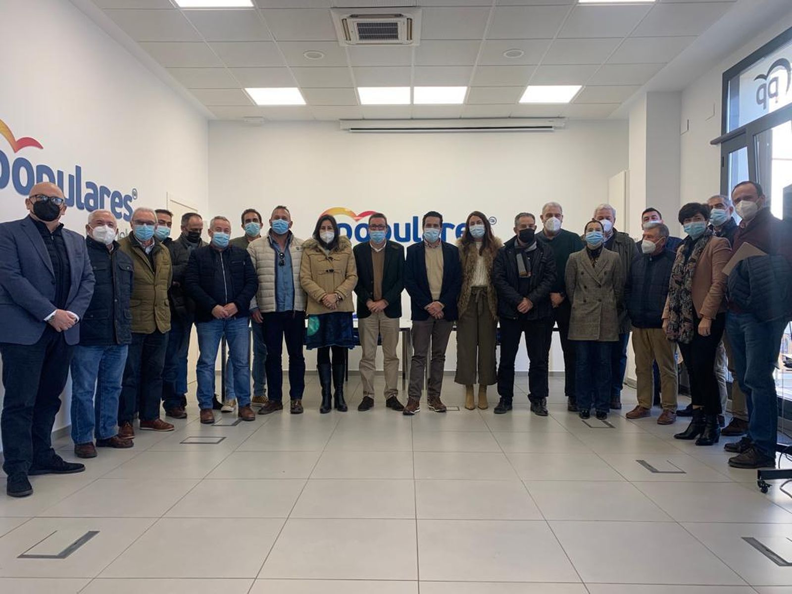 Representantes de todos los sectores agrícoles presentes en el encuentro con el PP.