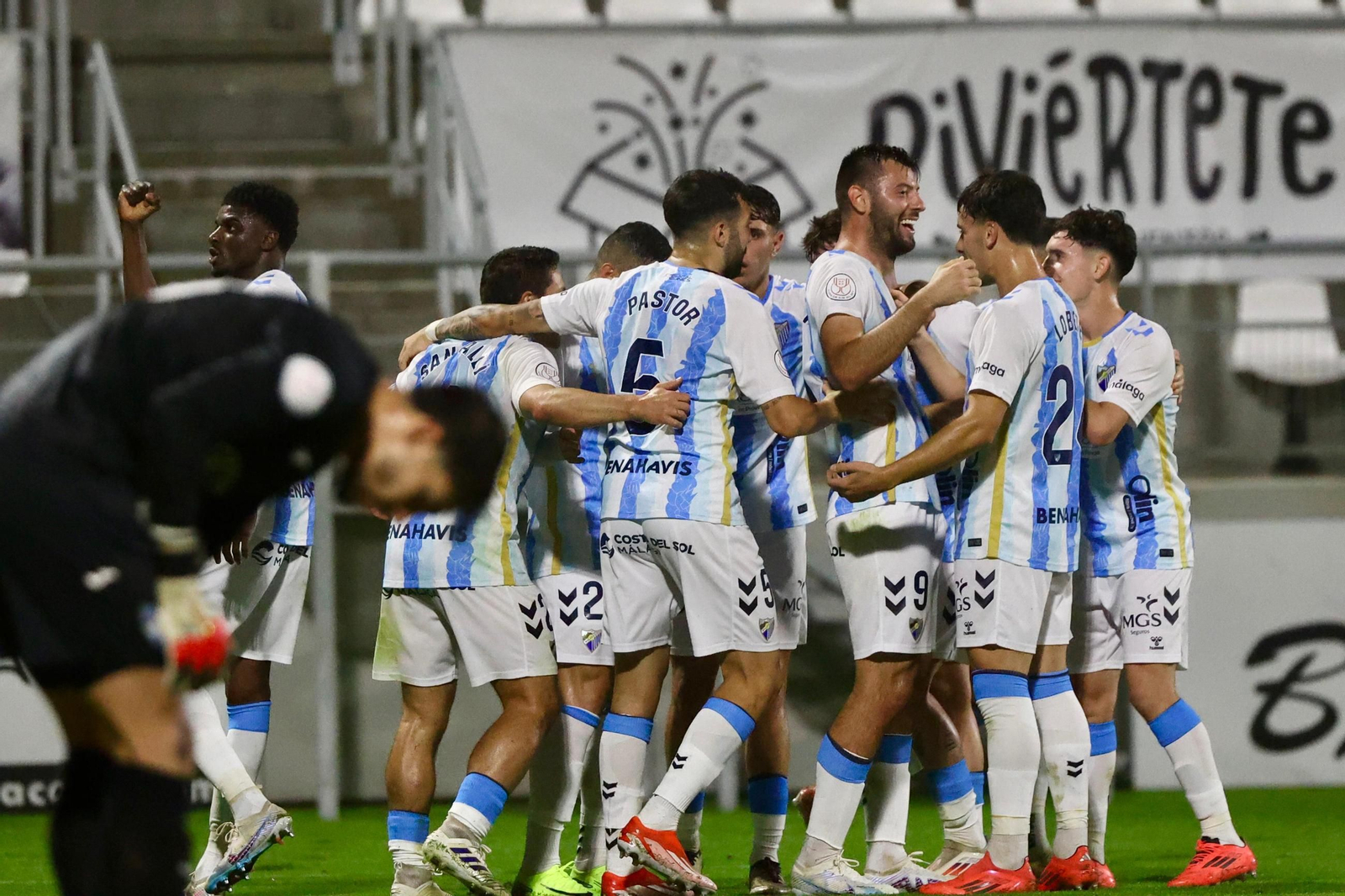 Las fotos del CD Estepona - Málaga CF de Copa del Rey