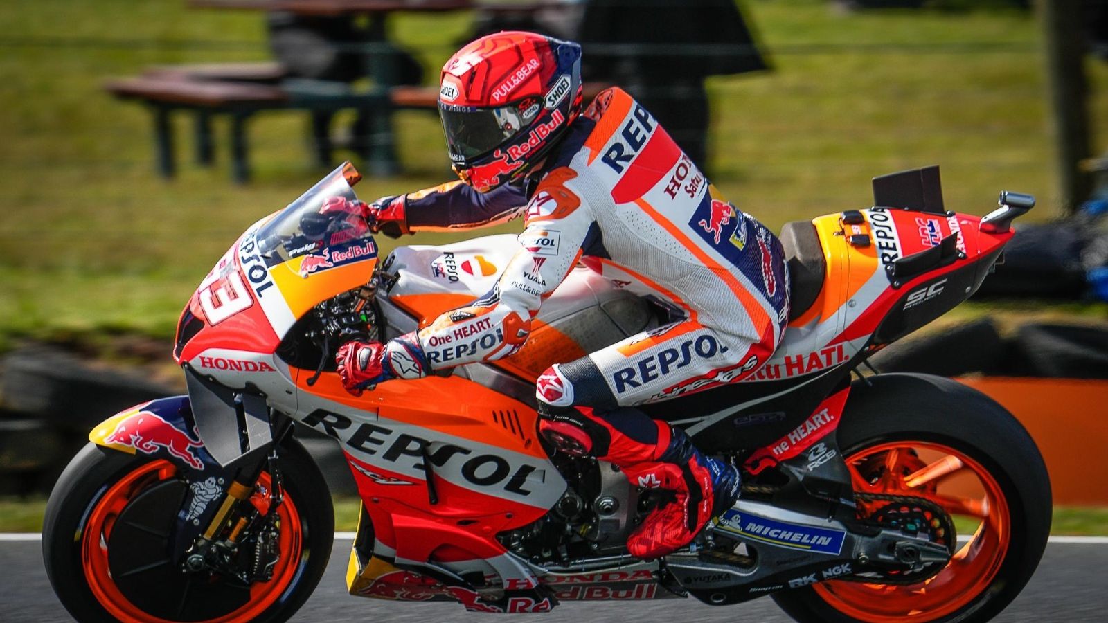 Márquez ha usado unas alas de unas alas de dragón en el colín de su moto similares a las de Ducati.