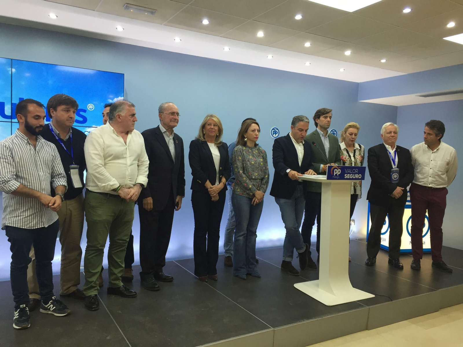 Elías Bendodo en su comparecencia tras conocer los resultados electorales este domingo.