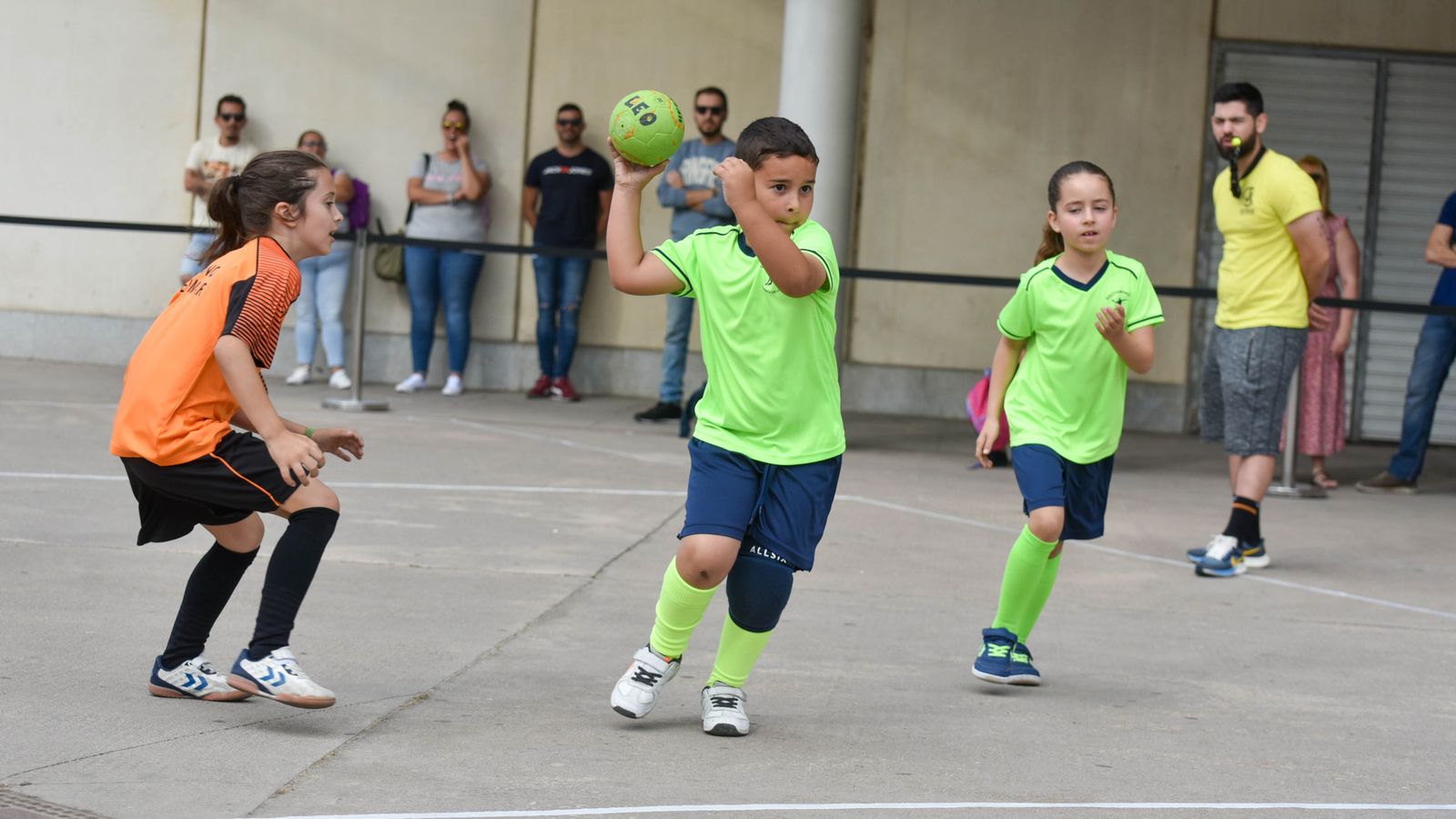 Las fotos de la I jornada de minibalonmano en el Puerta Europa de Algeciras