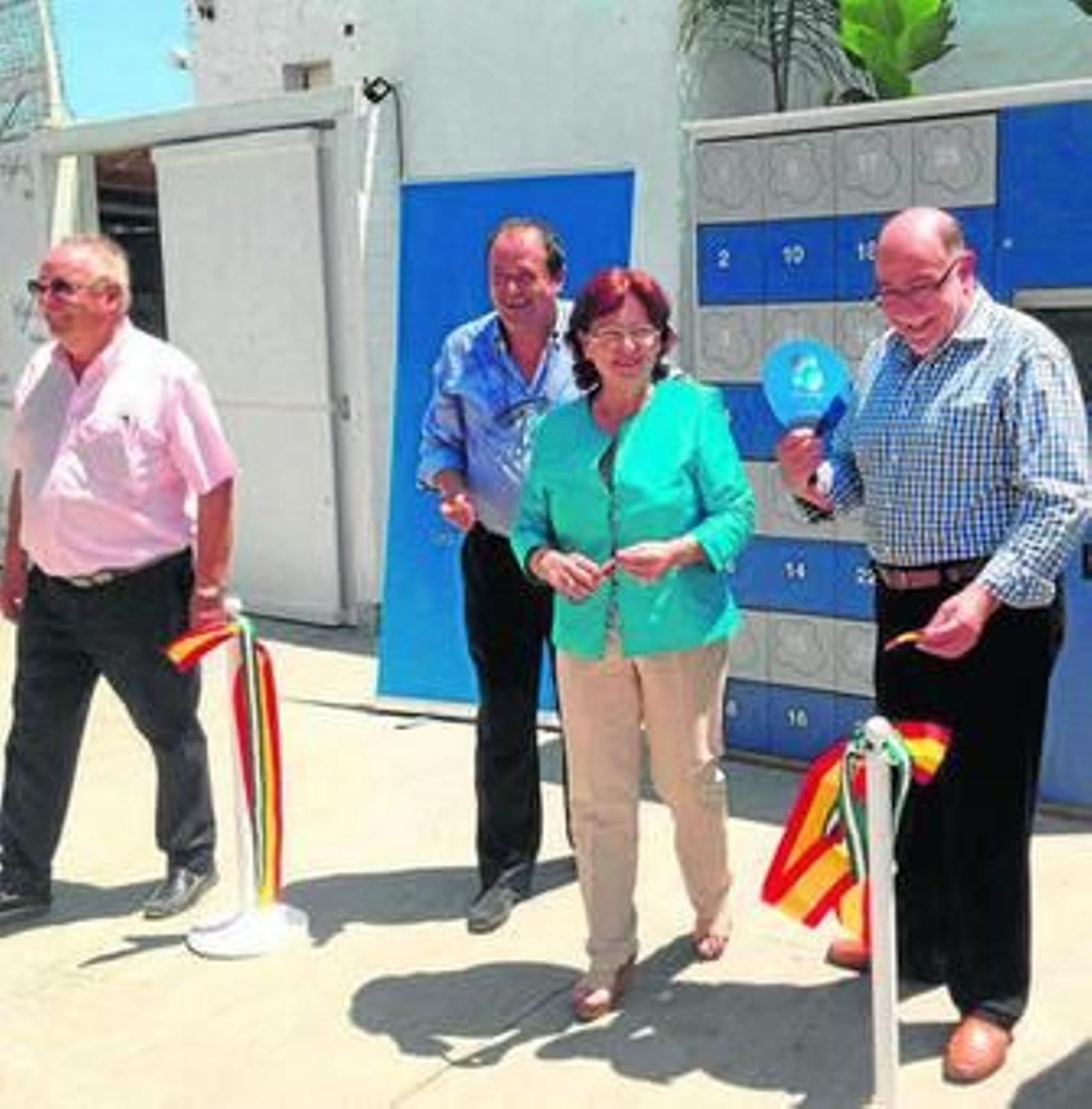Presentación de las nuevas taquillas en las playas de Torre del Mar, ayer.