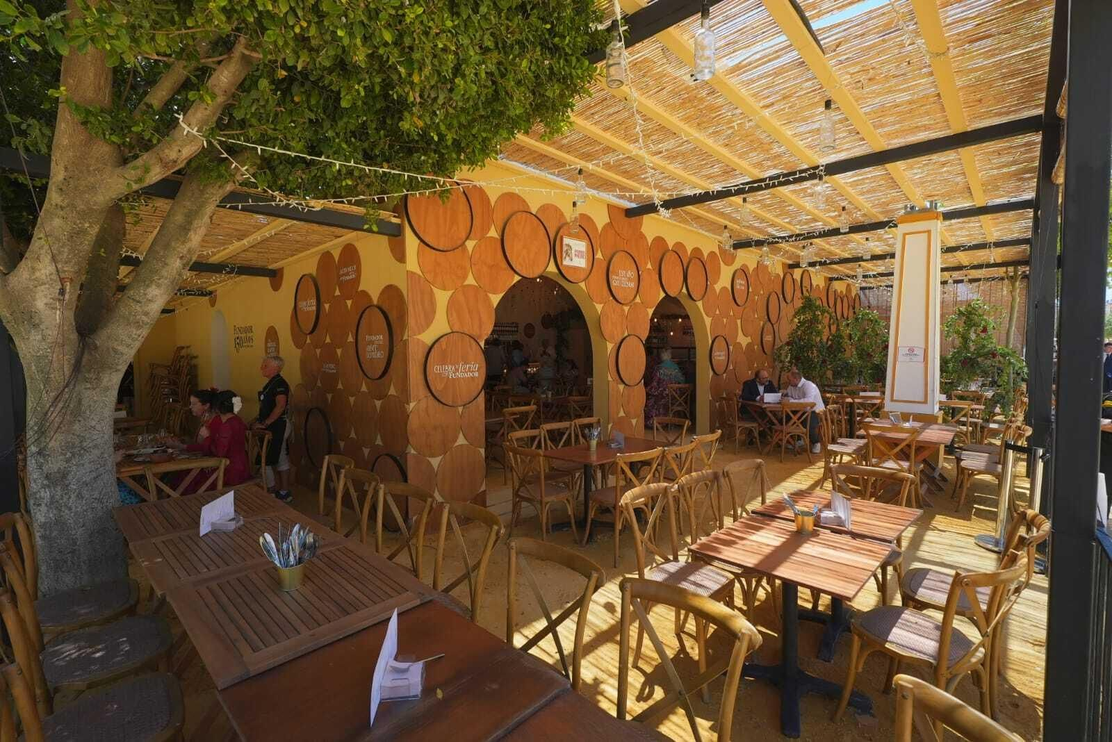 Así es la caseta de Bodegas Fundador, primer premio del concurso de casetas