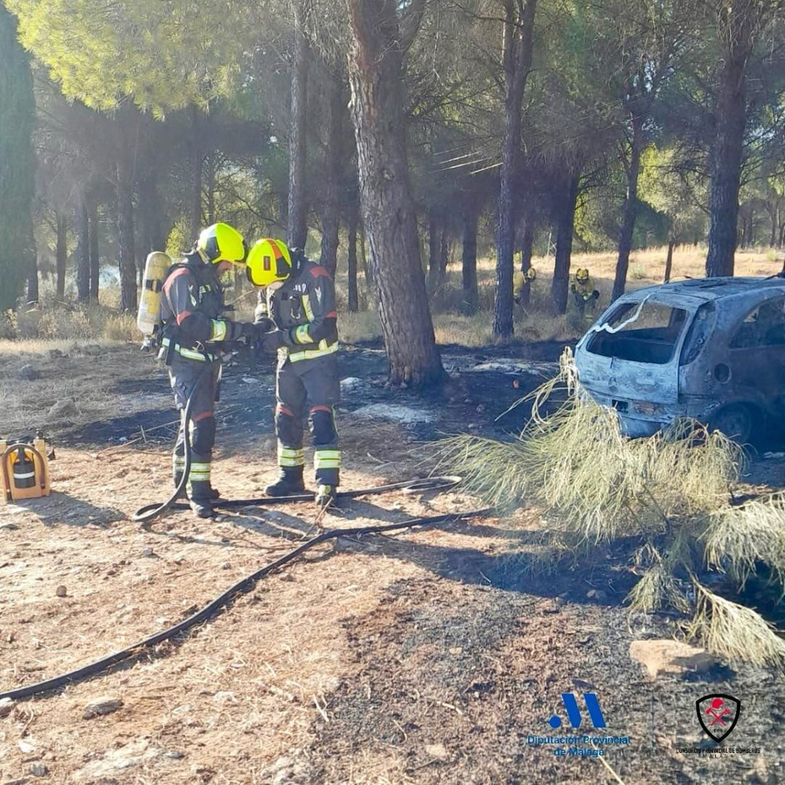Bomberos del CPB de Málaga durante la intervención en Ronda.