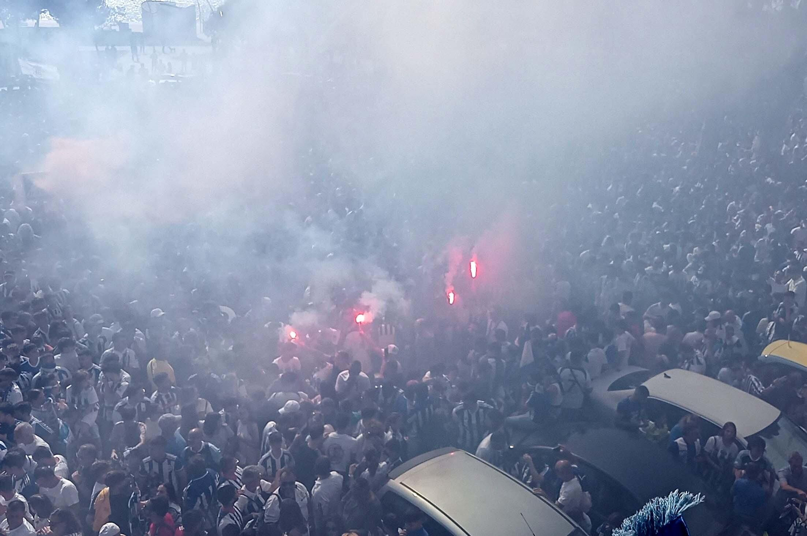Imágenes del gran ambiente en el Nuevo Colombino en el ascenso del Recre