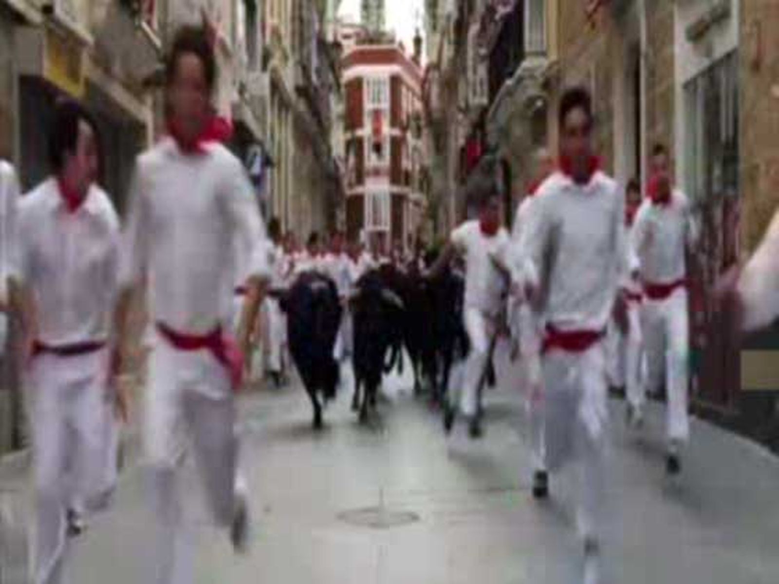 El famoso encierro rodado en la calle Ancha, con las bifurcaciones para José del Toro y Novena al fondo.