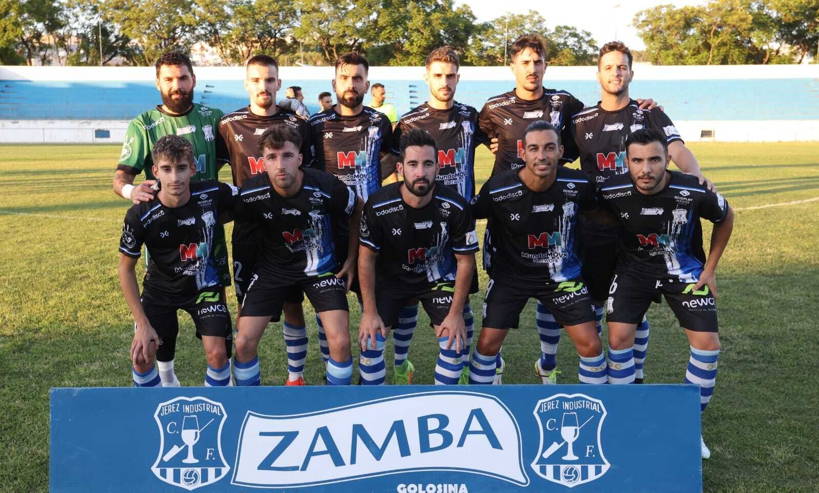 Una formación del Jerez Industrial esta pretemporada.