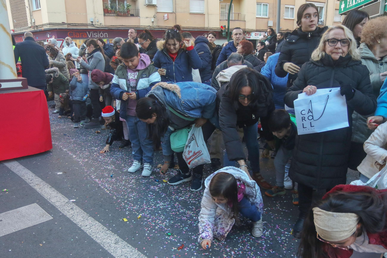 Las mejores imágenes de la cabalgata de Papá Noel en Granada