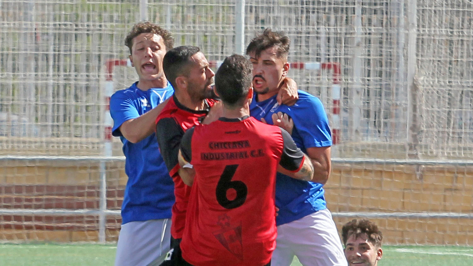 Bronca en La Granja entre Xerez DFC B y el Chiclana Industrial CF Bronca en La Granja entre Xerez DFC B y el Chiclana Industrial CF
