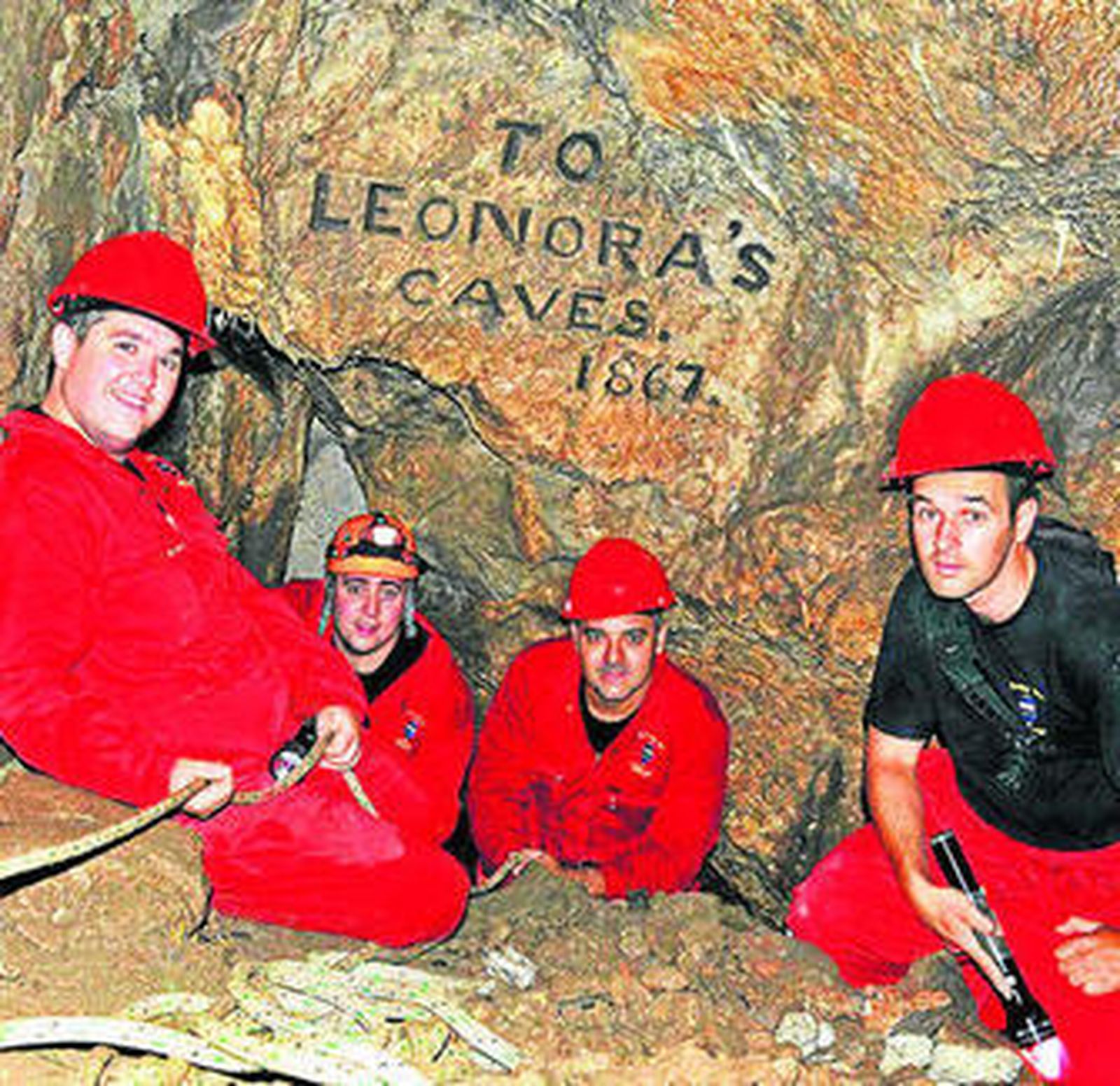 Imagen de los voluntarios durante los trabajos.