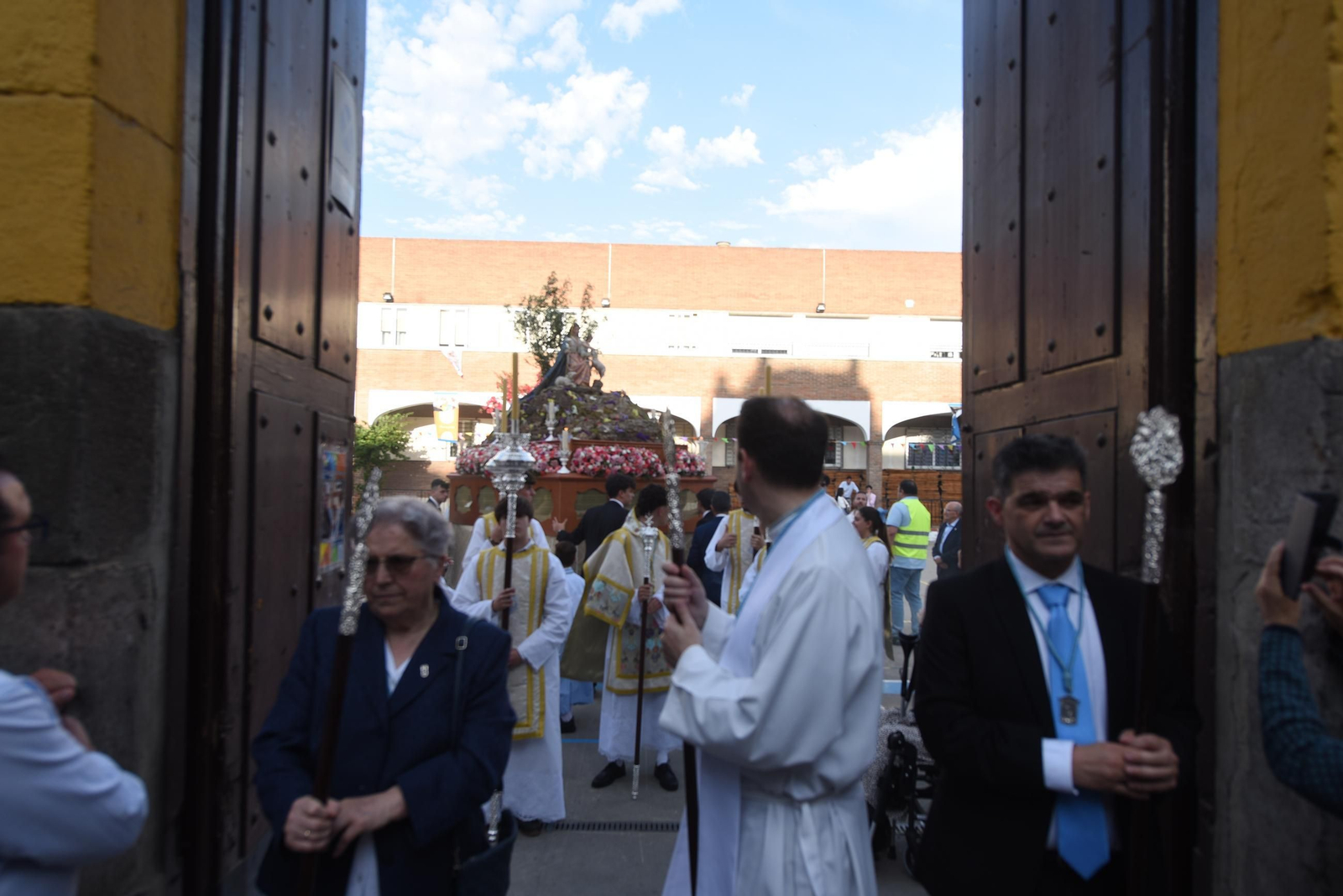La procesión del colegio Divina Pastora de Córdoba con su Virgen, en imágenes