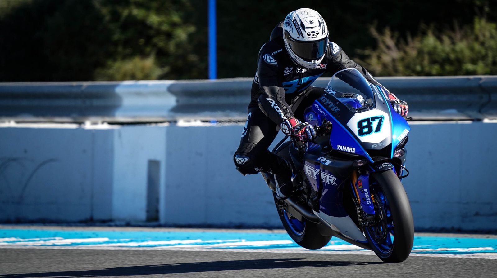 Álvaro Bautista estrena su numero 1 en las pruebas de SBK en Jerez