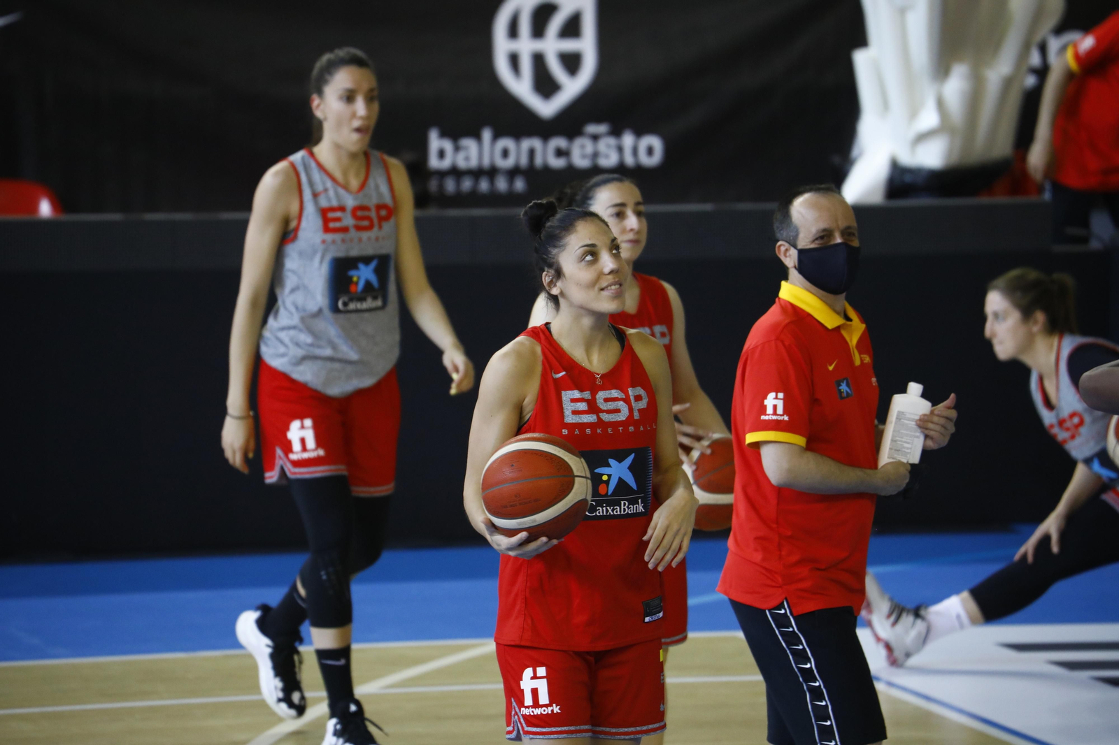 Las fotos del primer entrenamiento de la selección española femenina de baloncesto en Córdoba
