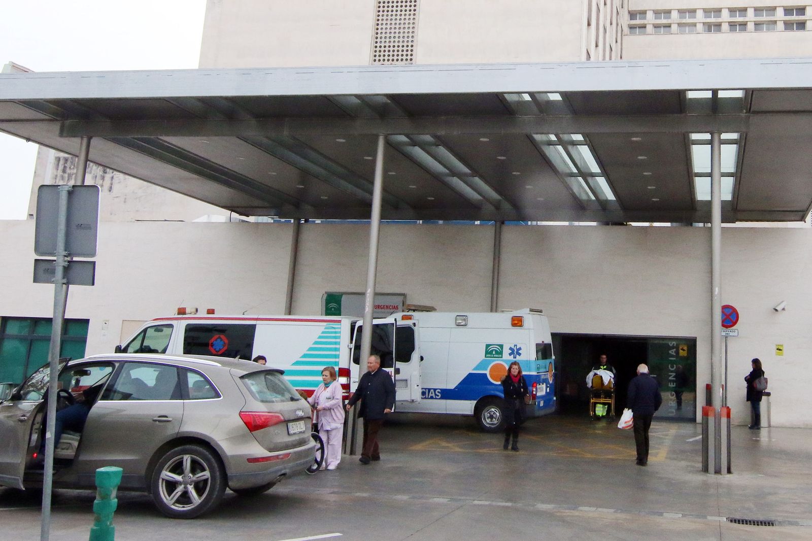 Entrada a Urgencias del Hospital Reina Sofía.