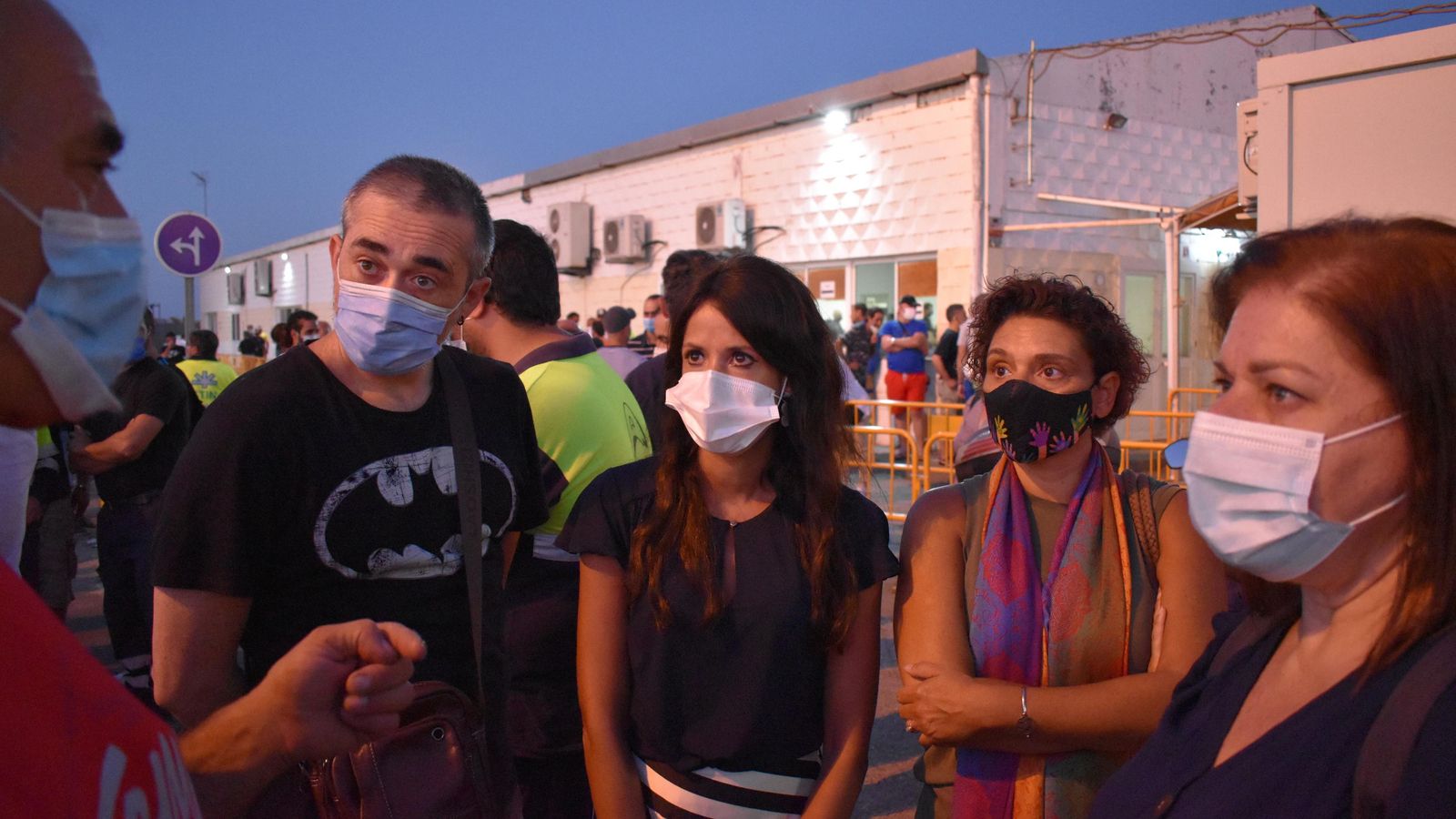 Velarde, junto a miembros de Adelante Puerto Real, en la asamblea de este miércoles