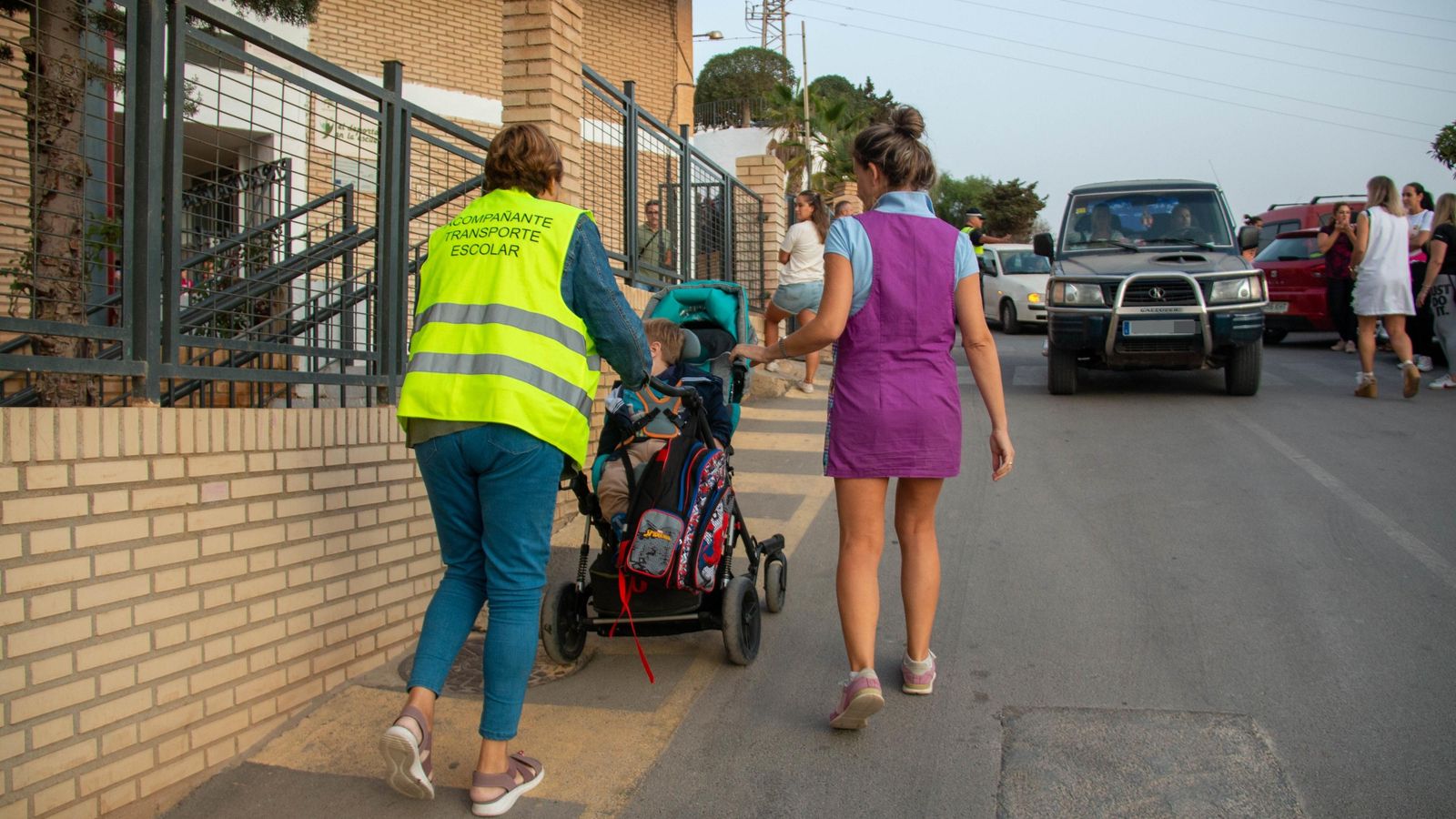 Cada mañana llevan a Pedro al colegio por la zona alta del colegio