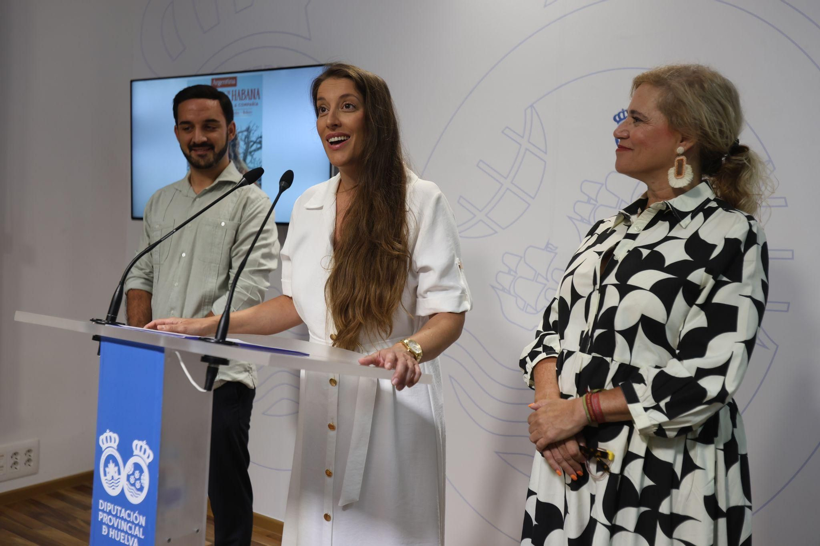 Fidel Hermoso, Argentina y Gracia Baquero en la Diputación de Huelva. Fidel Hermoso, Argentina y Gracia Baquero en la Diputación de Huelva.