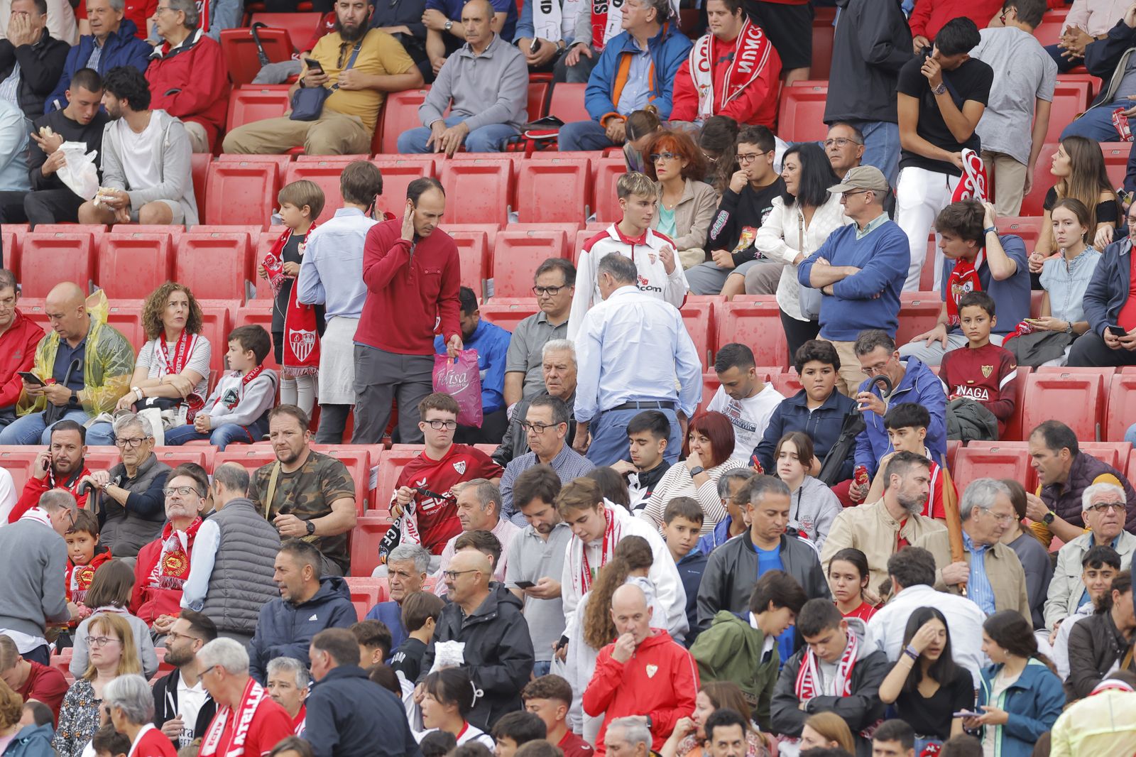 Búscate en las fotos del Sevilla-Madrid