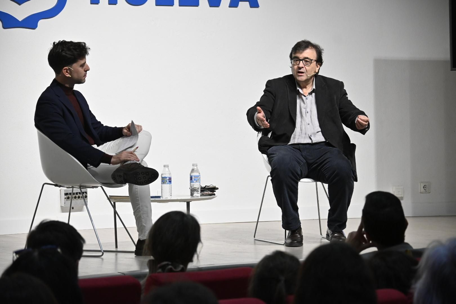 Imágenes del encuentro con el escritor Javier Cercas en Huelva