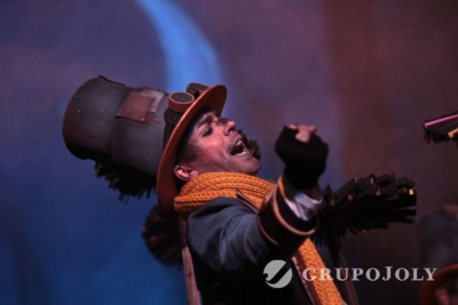 Los chicos del tejado.

Foto: Fito Carreto · Julio Gonzalez · Lourdes de Vicente