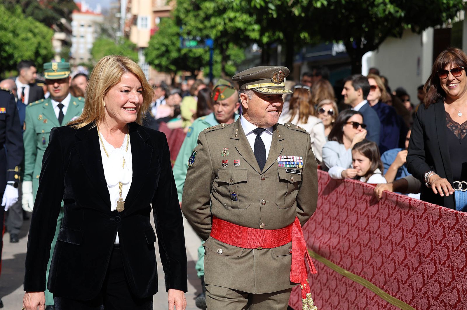 Sábado de Pasión: Imágenes de la procesión del Cristo de la Vera+Cruz portado por el Grupo de Caballería Ligero Acorazado 'Reyes Católicos' II de la Legión de Ronda
