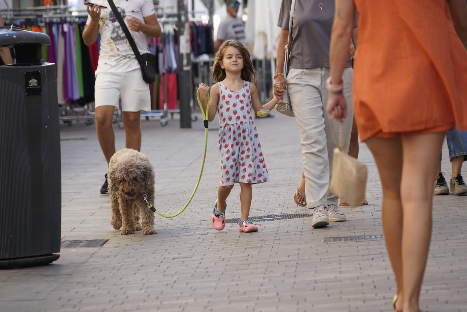 La Calle Ancha de Punta Umbría, una tarde de verano con el sol cayendo