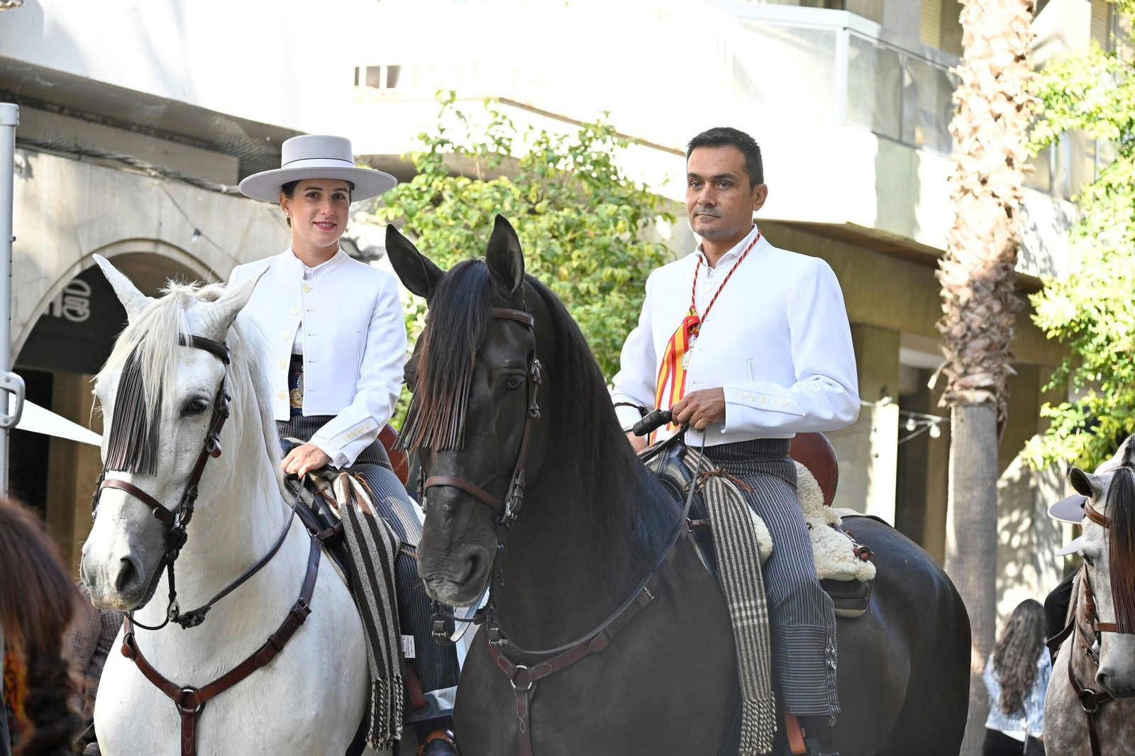 Imágenes de los peregrinos de la Hermandad de Emigrantes en su salida por las calles de Huelva