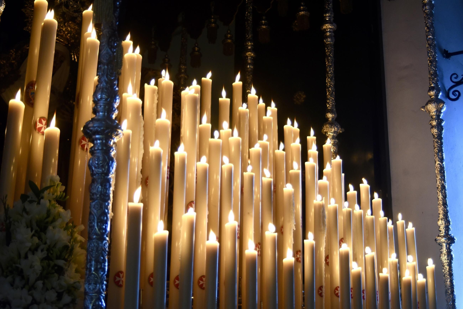 Recogimiento y lágrimas tras la suspensión de la procesión del Císter en este Martes Santo de Córdoba